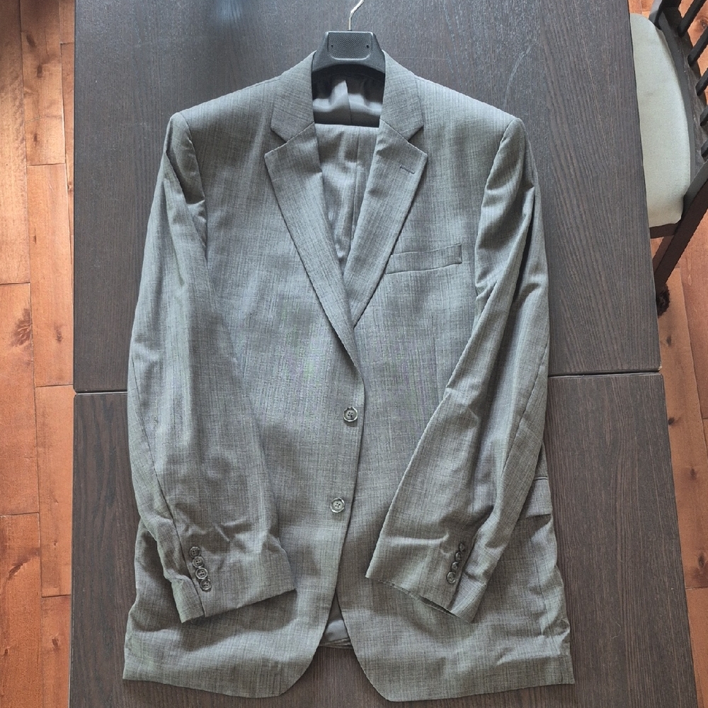 Sophisticated Men's Blazer in Gray